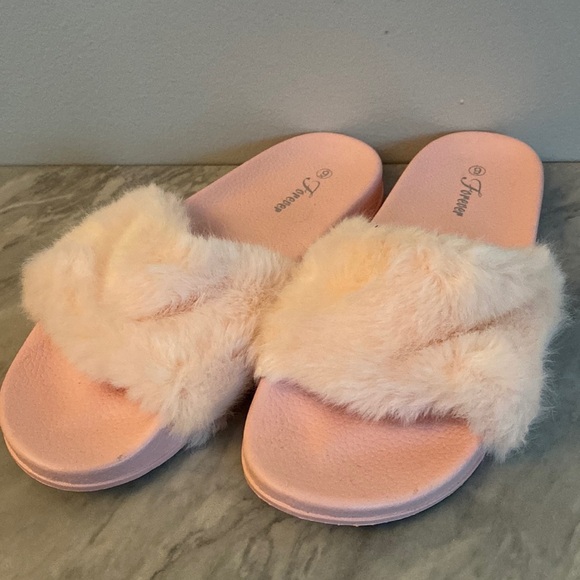 Shoes - Pink fuzzy slides